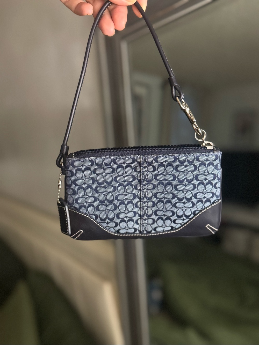 Y2K Coach Navy Blue Signature Canvas Wristlet with Leather Trim - Picture 5 of 5